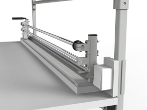 Stół do pakowania SPR z obcinarką rolkami półkami i oświetleniem