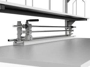 Duży stół do pakowania SPR z trzema półkami separatorami i oświetleniem