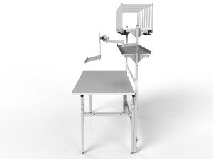 Stół do kompletacji przesyłek SPR z dwiema półkami separatorami i uchwytem na monitor oraz klawiaturę