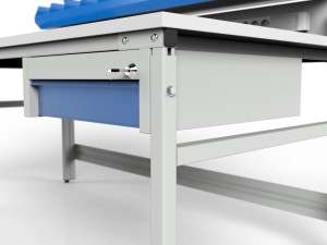 Stół roboczy z pojemnikami