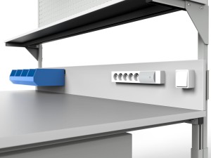 Stół monterski z regulacją wysokości, centralnym oświetleniem, półką