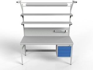 Stół roboczy z regulacją wysokości, dwiema półkami, ścianką i oświetleniem