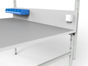 Stół roboczy z oświetleniem, półką i pojemnikami SMPC
